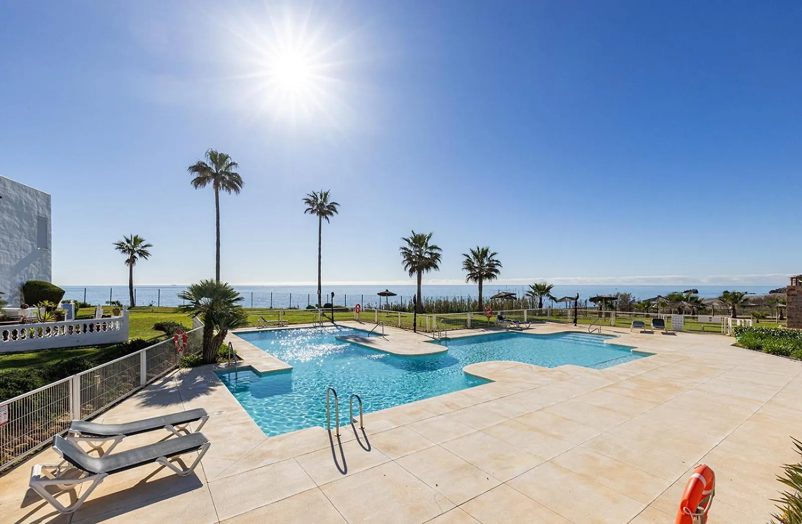Amazing Frontline Beach Apartment With Sea And Mountain Views Bahia de Casares Hiszpania